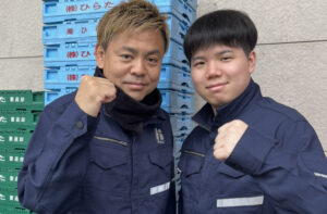 甲賀部長と障がいメンバーのツーショット